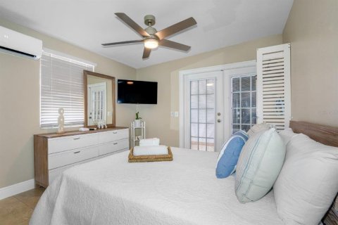 Commercial property in Tampa, Florida 7 bedrooms, 247.58 sq.m. № 2379766 - photo 26