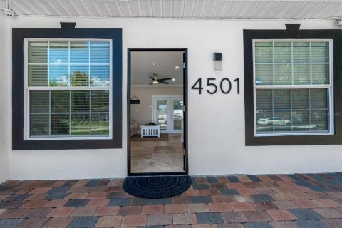 Commercial property in Tampa, Florida 7 bedrooms, 247.58 sq.m. № 2379766 - photo 7