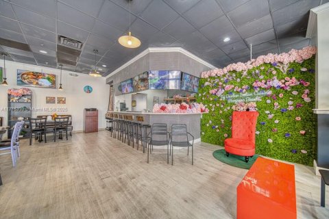 Propiedad comercial en venta en Pompano Beach, Florida № 1714383 - foto 13