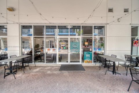 Propiedad comercial en venta en Pompano Beach, Florida № 1714383 - foto 4
