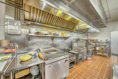 Propiedad comercial en venta en Pompano Beach, Florida № 1714383 - foto 8
