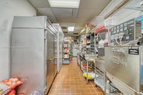 Propiedad comercial en venta en Pompano Beach, Florida № 1714383 - foto 6