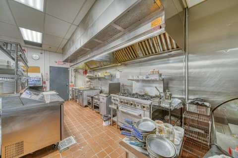 Propiedad comercial en venta en Pompano Beach, Florida № 1714383 - foto 9
