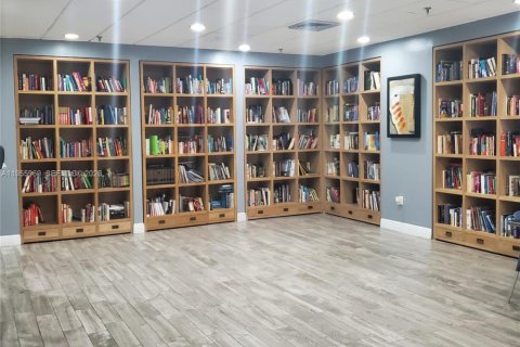 Condominio en alquiler en Miami, Florida, 2 dormitorios, 84.91 m2 № 2020421 - foto 18