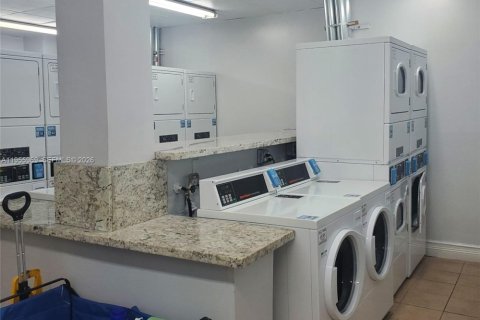 Condominio en alquiler en Miami, Florida, 2 dormitorios, 84.91 m2 № 2020421 - foto 17