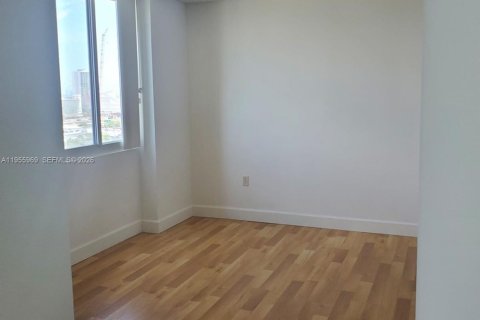 Condominio en alquiler en Miami, Florida, 2 dormitorios, 84.91 m2 № 2020421 - foto 6