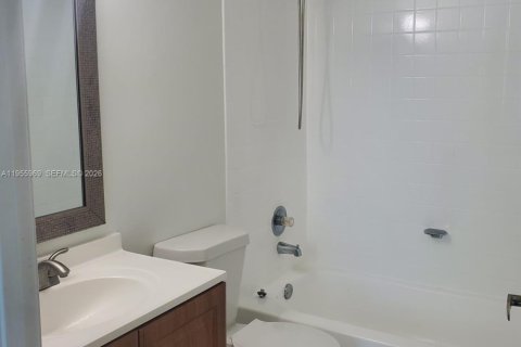 Condominio en alquiler en Miami, Florida, 2 dormitorios, 84.91 m2 № 2020421 - foto 8