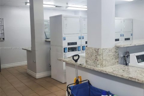 Condominio en alquiler en Miami, Florida, 2 dormitorios, 84.91 m2 № 2020421 - foto 16