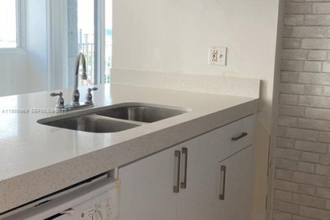 Condominio en alquiler en Miami, Florida, 2 dormitorios, 84.91 m2 № 2020421 - foto 9