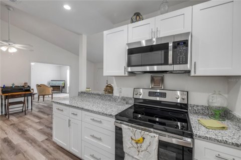 Duplex in New Smyrna Beach, Florida 2 bedrooms, 123.19 sq.m. № 1662374 - photo 14