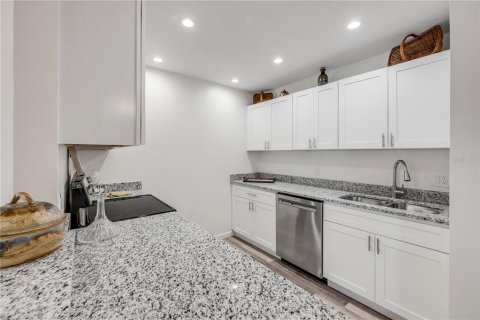 Duplex in New Smyrna Beach, Florida 2 bedrooms, 123.19 sq.m. № 1662374 - photo 11
