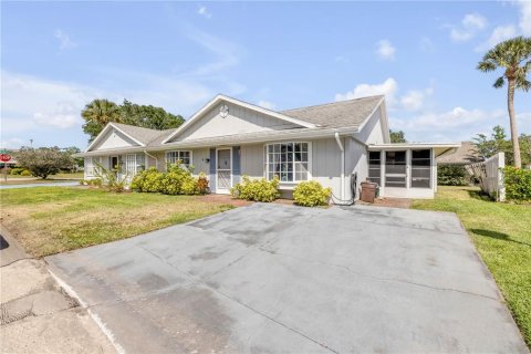 Duplex in New Smyrna Beach, Florida 2 bedrooms, 123.19 sq.m. № 1662374 - photo 3