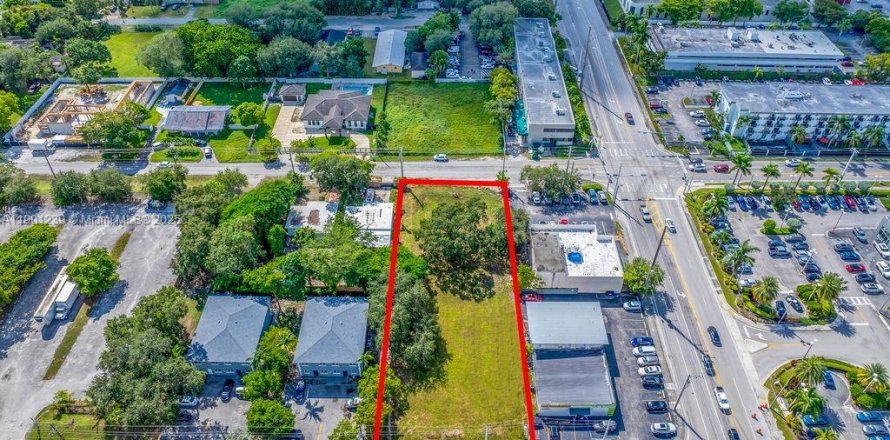 Land in Miami, Florida № 1952356