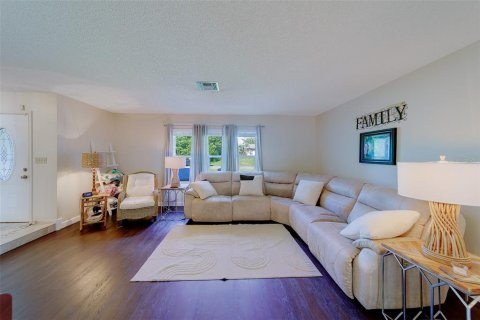 Villa ou maison à vendre à Spring Hill, Floride: 2 chambres, 159.14 m2 № 1909980 - photo 6