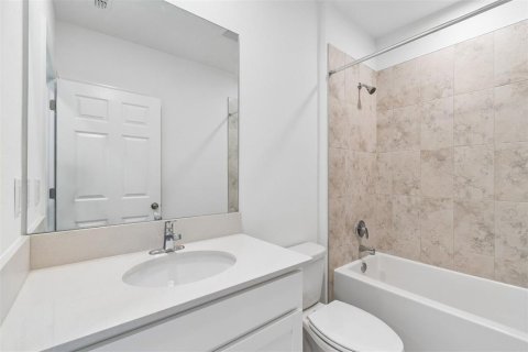 House in Lakeland, Florida 4 bedrooms, 214.88 sq.m. № 2093356 - photo 7