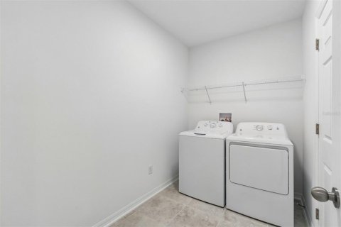 House in Lakeland, Florida 4 bedrooms, 214.88 sq.m. № 2093356 - photo 11