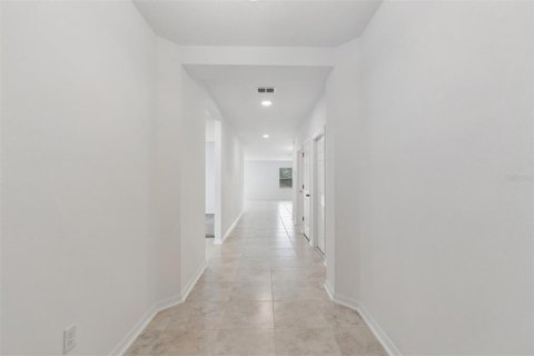 House in Lakeland, Florida 4 bedrooms, 214.88 sq.m. № 2093356 - photo 4
