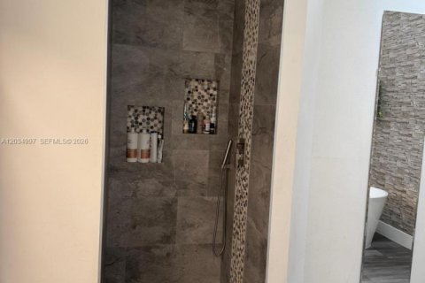 Villa ou maison à louer à Miami, Floride: 3 chambres, 172.24 m2 № 2154036 - photo 9