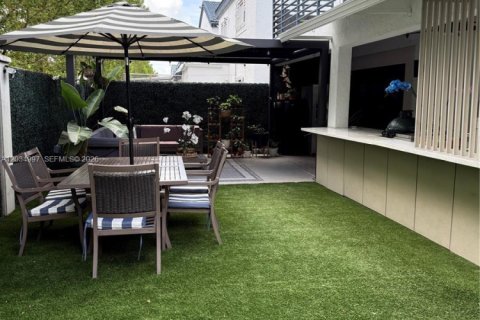 Villa ou maison à louer à Miami, Floride: 3 chambres, 172.24 m2 № 2154036 - photo 14