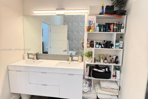 Villa ou maison à louer à Miami, Floride: 3 chambres, 172.24 m2 № 2154036 - photo 7