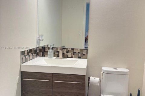Villa ou maison à louer à Miami, Floride: 3 chambres, 172.24 m2 № 2154036 - photo 11