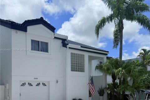 Villa ou maison à louer à Miami, Floride: 3 chambres, 172.24 m2 № 2154036 - photo 2
