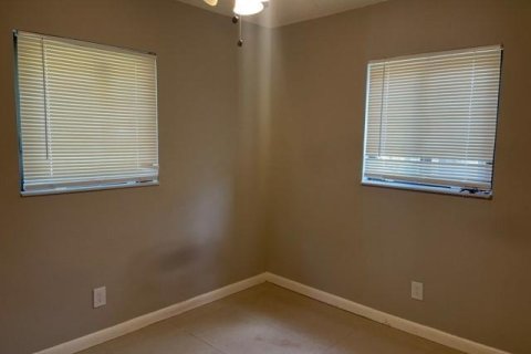 House in Margate, Florida 4 bedrooms, 107.49 sq.m. № 2083734 - photo 14