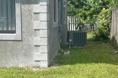 House in Margate, Florida 4 bedrooms, 107.49 sq.m. № 2083734 - photo 4