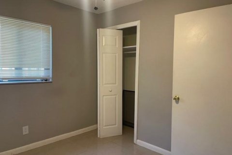 House in Margate, Florida 4 bedrooms, 107.49 sq.m. № 2083734 - photo 13