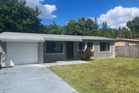 House in Margate, Florida 4 bedrooms, 107.49 sq.m. № 2083734