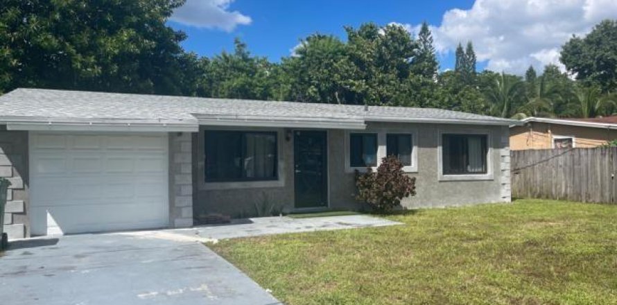 House in Margate, Florida 4 bedrooms, 107.49 sq.m. № 2083734
