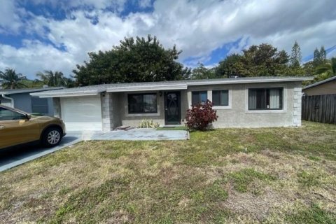 House in Margate, Florida 4 bedrooms, 107.49 sq.m. № 2083734 - photo 20