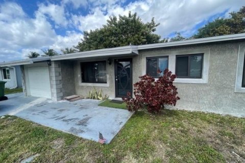 House in Margate, Florida 4 bedrooms, 107.49 sq.m. № 2083734 - photo 19