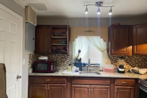 House in Margate, Florida 4 bedrooms, 107.49 sq.m. № 2083734 - photo 8