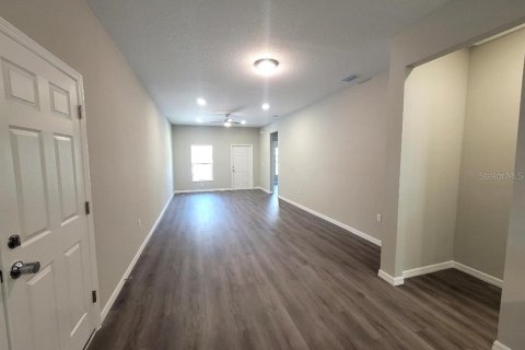 House in Tampa, Florida 3 bedrooms, 116.22 sq.m. № 2095596 - photo 2