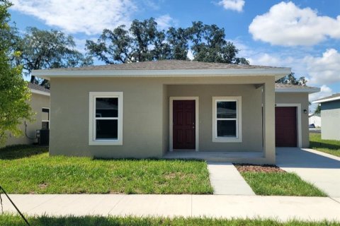 House in Tampa, Florida 3 bedrooms, 116.22 sq.m. № 2095596