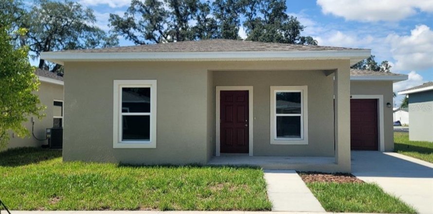 House in Tampa, Florida 3 bedrooms, 116.22 sq.m. № 2095596