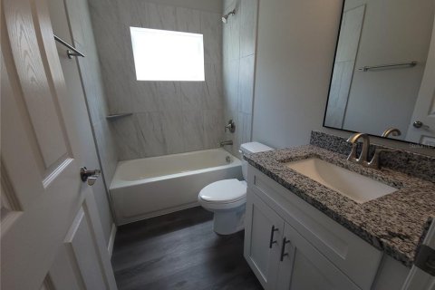 House in Tampa, Florida 3 bedrooms, 116.22 sq.m. № 2095596 - photo 9