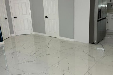 House in Englewood, Florida 2 bedrooms, 89.19 sq.m. № 2239070 - photo 4