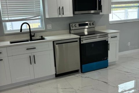 House in Englewood, Florida 2 bedrooms, 89.19 sq.m. № 2239070 - photo 8