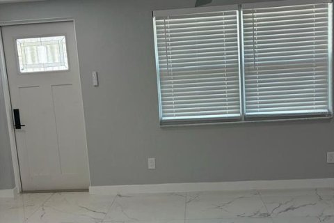 House in Englewood, Florida 2 bedrooms, 89.19 sq.m. № 2239070 - photo 6