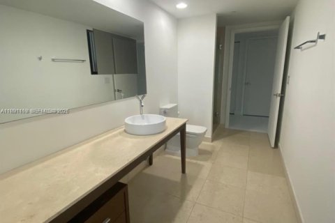 Снять в аренду кондоминиум в Майами, Флорида 2 спальни, 153.66м2, № 2057450 - фото 11