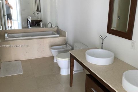 Снять в аренду кондоминиум в Майами, Флорида 2 спальни, 153.66м2, № 2057450 - фото 5