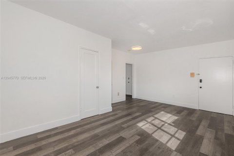 Copropriété à vendre à Miami Beach, Floride: 1 chambre, 53.6 m2 № 2242392 - photo 2