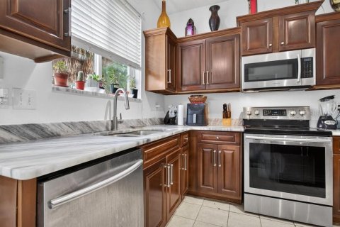 House in Palm Coast, Florida 4 bedrooms, 269.6 sq.m. № 2200223 - photo 17
