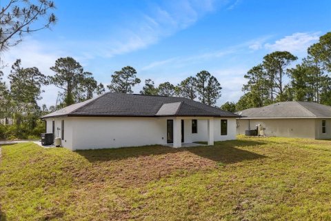 House in Lehigh Acres, Florida 3 bedrooms, 115.11 sq.m. № 1684342 - photo 13