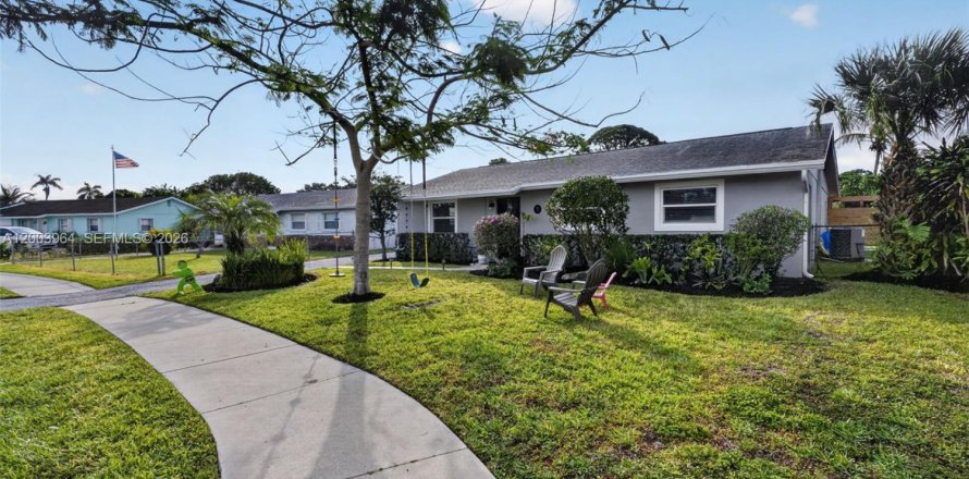 House in Jupiter, Florida 4 bedrooms, 183.95 sq.m. № 2068833