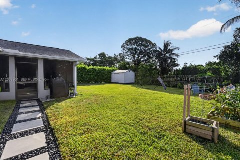 House in Jupiter, Florida 4 bedrooms, 183.95 sq.m. № 2068833 - photo 10