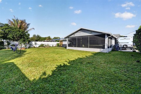 House in Jupiter, Florida 4 bedrooms, 183.95 sq.m. № 2068833 - photo 12