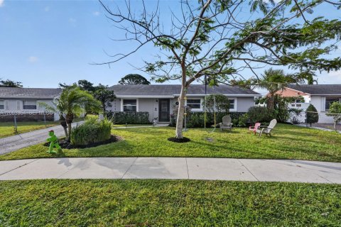 House in Jupiter, Florida 4 bedrooms, 183.95 sq.m. № 2068833 - photo 3